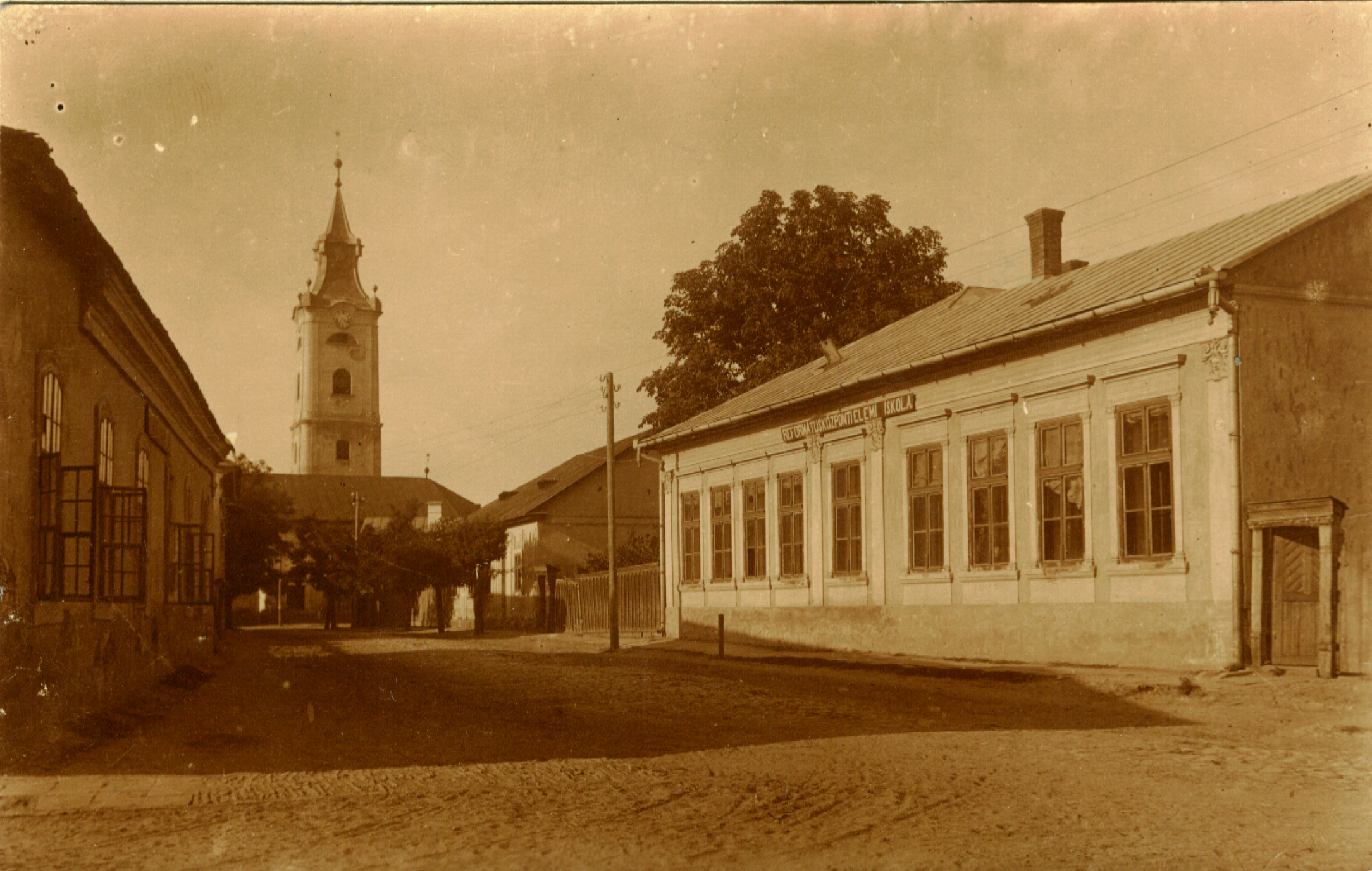 Nagykálló, Iskola és paplak. Fotó: Kiss Lajos (Jósa András Múzeum Nsz. 1388)